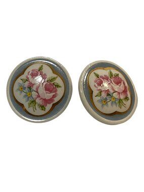 Vintage Avon Stud Earrings Floral Gold Outline Fashion Jewelry .75"D Womens